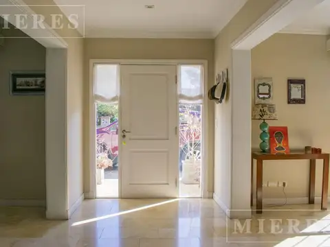 Excelente casa en venta en La Lomada