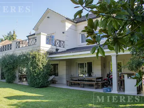 Excelente casa en venta en La Lomada