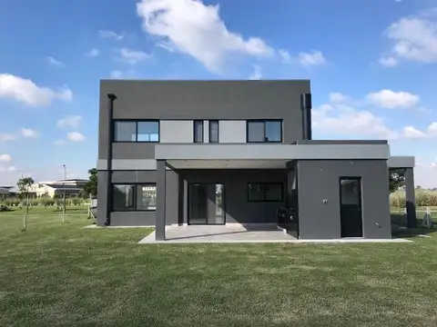 Excelente casa a estrenar sobre lote central en Barrio Vistas