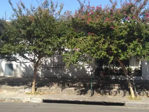 CASA 3 AMPLIOS AMB. C/ PATIO Y GARAGE