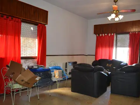 Casa 5 ambientes con 2 baños