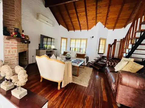 Casa 5 ambientes con 4 baños