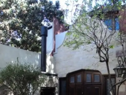 Especial duplex de 2 amb c/patio y parrilla- Cochera fija descubierta-