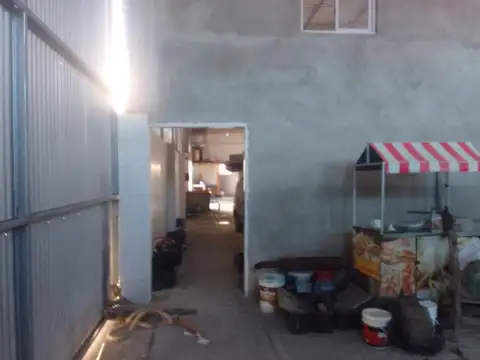 AMPLIO GALPÓN CON VIVIENDA