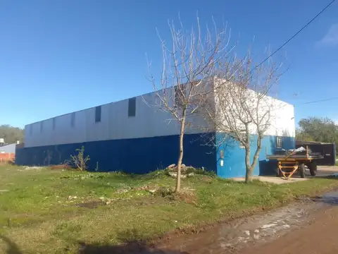 AMPLIO GALPÓN CON VIVIENDA
