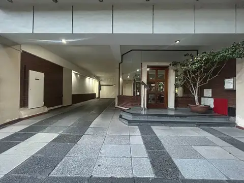 Cochera cubierta en venta. Núñez