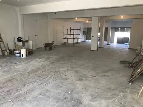 VENTA LOCAL DE 242 M2 TOTALES CON VIVIENDA EN PLANTA ALTA, QUILMES OESTE.