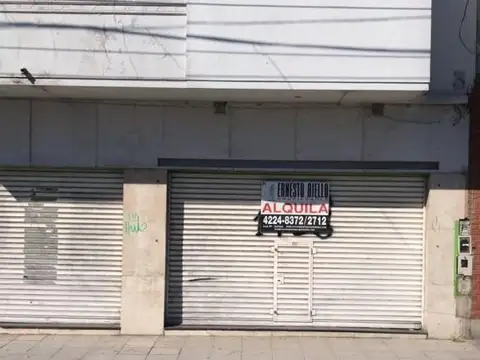 VENTA LOCAL DE 242 M2 TOTALES CON VIVIENDA EN PLANTA ALTA, QUILMES OESTE.