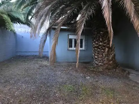 VENTA LOCAL DE 242 M2 TOTALES CON VIVIENDA EN PLANTA ALTA, QUILMES OESTE.