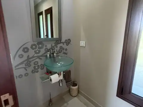 Casa en Venta en Abril Club De Campo, USD 1.200.000