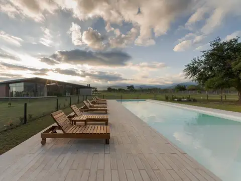 ¡Oportunidad Única en La Verbena - Barrio Cerrado!