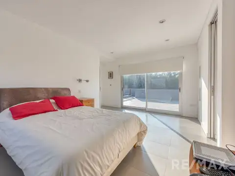 Casa 6 ambientes con 5 baños