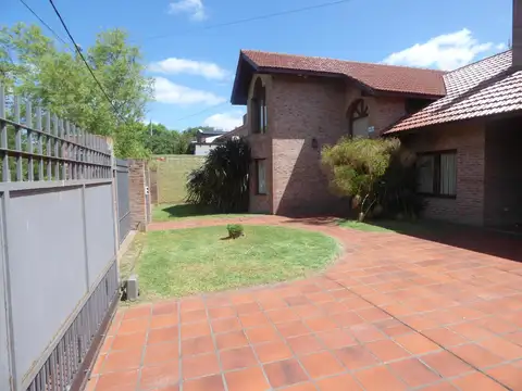 Casa en Venta con 4 cocheras