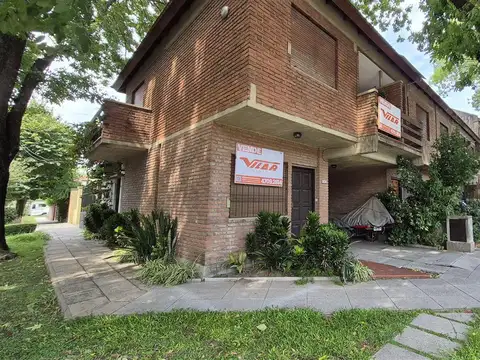 Casa 3 amb tipo duplex en venta, c/ patio y terraza.   B. Parque  -  V. Martelli