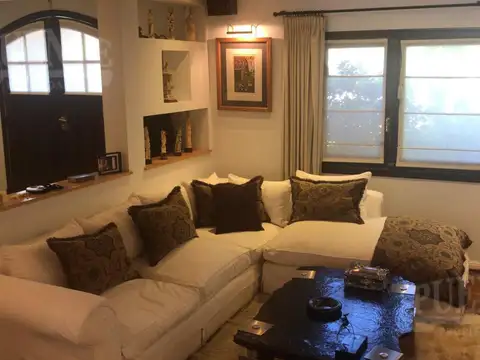 Casa 10 ambientes con 5 baños