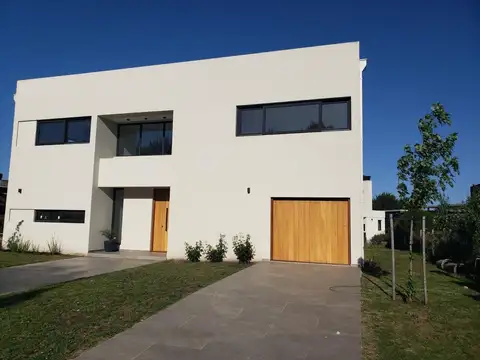 Casa en Venta 4 amb. Rumenco Joven