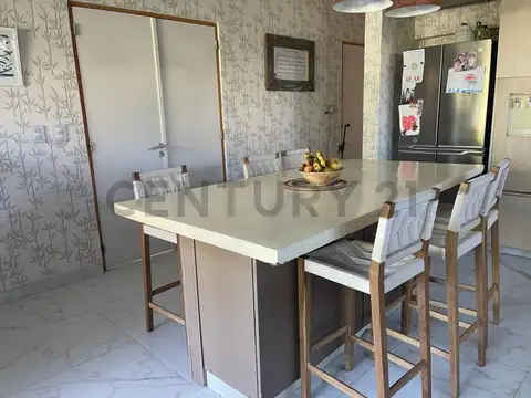 Casa 7 ambientes con 5 baños