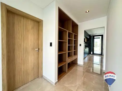 CASA EN VENTA 6 AMBIENTES EN CANNING TERRALAGOS