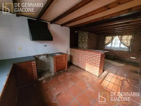 Casa 4 ambientes con 2 baños