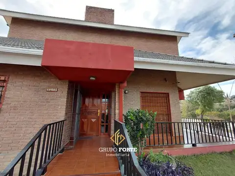 Casa 5 ambientes con 4 baños