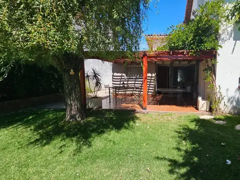Venta Casa 4 ambientes Parque Cochera Morón
