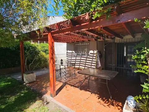 Casa Chalet  en Venta en Morón, G.B.A. Zona Oeste, Argentina