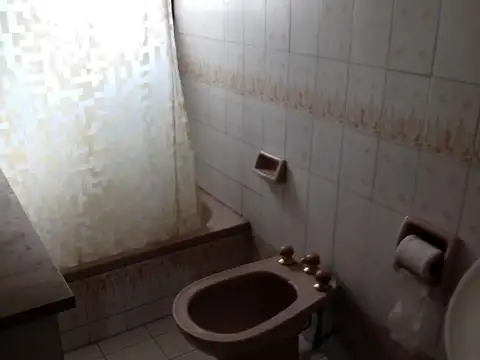 Magnifico chalet sobre Av. Lacaze, hermoso lote 