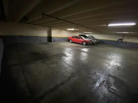 Larrea al 1400, entre Peña y French