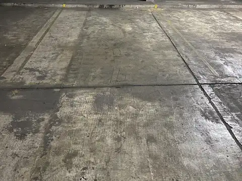 VENTA COCHERA FIJA Y CUBIERTA DE 12,34m², CÓMODA RAMPA, EN RECOLETA