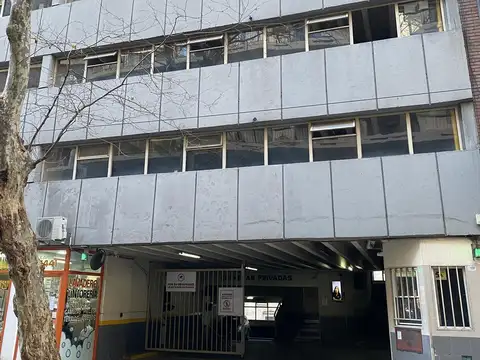 VENTA COCHERA FIJA Y CUBIERTA DE 12,34m², CÓMODA RAMPA, EN RECOLETA