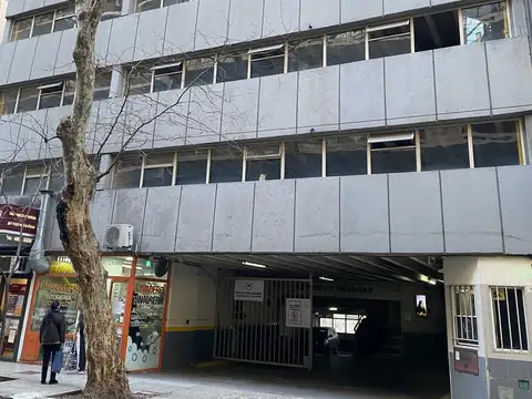 VENTA COCHERA FIJA Y CUBIERTA DE 12,34m², CÓMODA RAMPA, EN RECOLETA