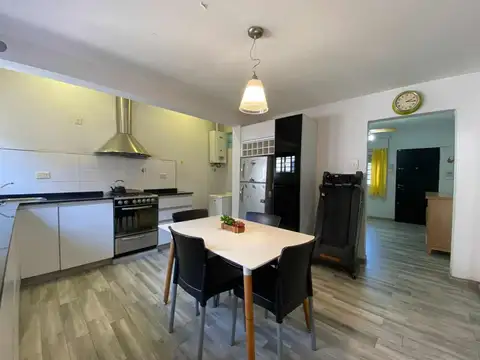 CASA DE 3 AMBIENTES CON JARDÍN, QUINCHO Y TERRAZA