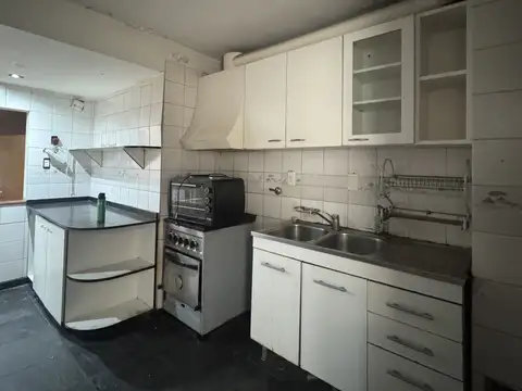 Departamento 4 ambientes al frente c/ balcón y jardín de invierno