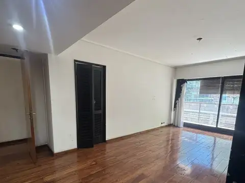 Departamento 4 ambientes al frente c/ balcón y jardín de invierno