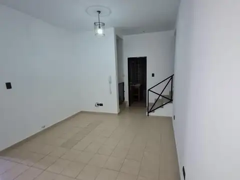 Depto Tipo Casa en Alquiler de 3 dormitorios