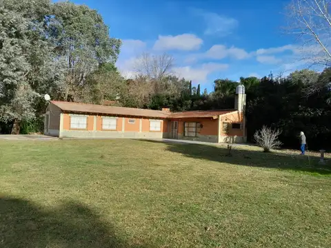 Hermosa Casa quinta, con gran casa y parque con forestación! en GUERNICA (B)