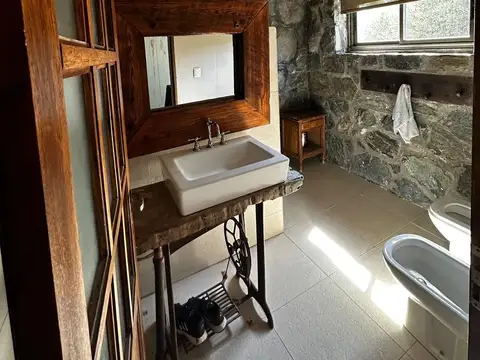 Casa 10 ambientes con 3 baños