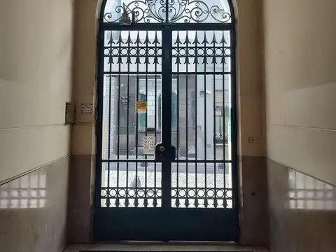 DEPARTAMENTO ANTIGUO 4 AMBIENTES FRENTE SUPERLUMINO