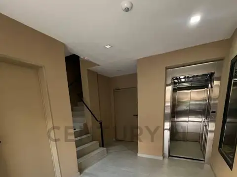 Edificio a estrenar, deptos. de 1 y 2 amb. con balcón a 100 mts. de Plaza Irlanda. Posesión inmediat