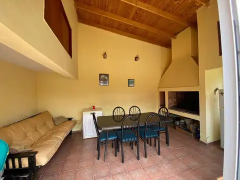 Casa 5 ambientes con 1 baño