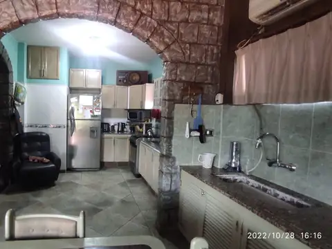 Casa 5 ambientes con 3 baños