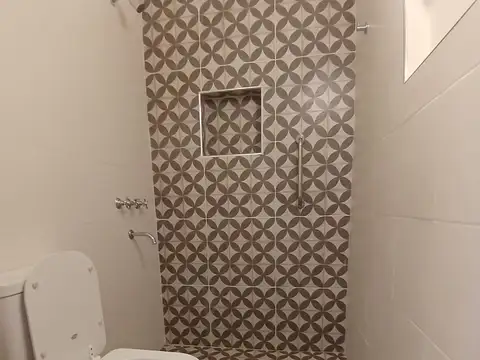 Luzuriaga 300, Piso Luz