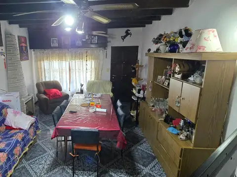OPORTUNIDAD CASA EN BARRIO LOS TILOS