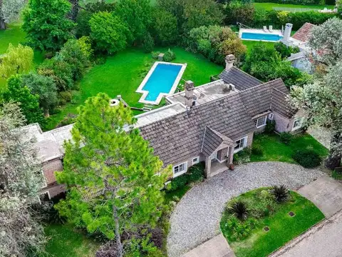 EN VENTA CASA 6 AMB - CLUB GOLF LAS PRADERAS LUJAN