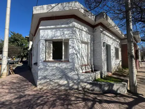 VENTA CASA 2 DORM. B° VILLA CABRERA.