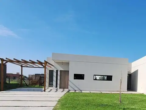 Nev.casa A La Laguna En Venta- San Sebastian Area 100