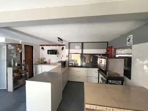 Casa en Venta con 3 cocheras