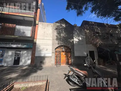 Local en Venta 2 plantas (EX-TEMPLO) en Venta en Av.Cobo al 1300 Parque Chacabuco u$S 180.000