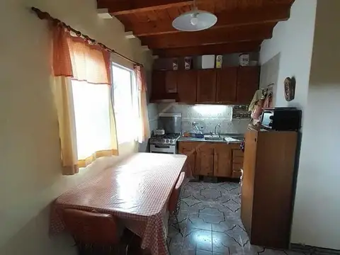 Casa 4 ambientes con 2 baños