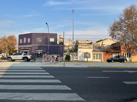 A TRANSPIRAR LA CAMISETA  Local 29 m2 a mts J.B.Justo 6900